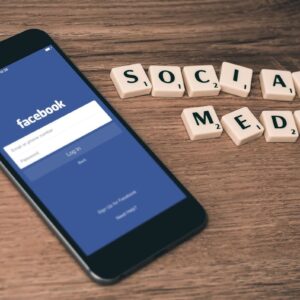 Explorando Internet, Redes Sociales y la Era de los Dispositivos Digitales